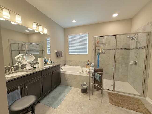 Building Photo - "Charming 3-Bed Oasis with 2 Full Baths in...