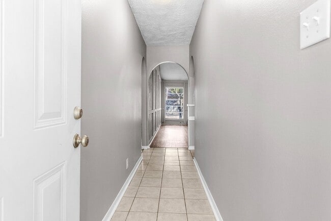 Building Photo - 23914 Spring Gum Dr