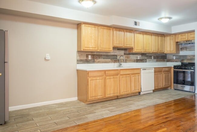 Building Photo - 355 West Side Ave