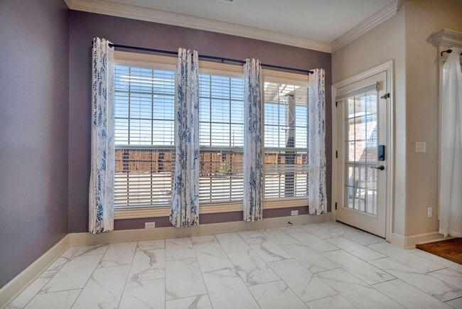 Building Photo - Executive Bentonville Home convenient to WM Home Office and more!