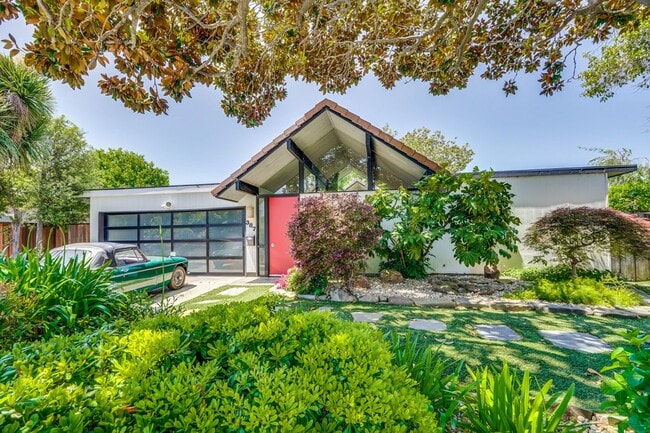 Building Photo - Gorgeous 4 Bed, 2 Bath Eichler in Sunnyvale
