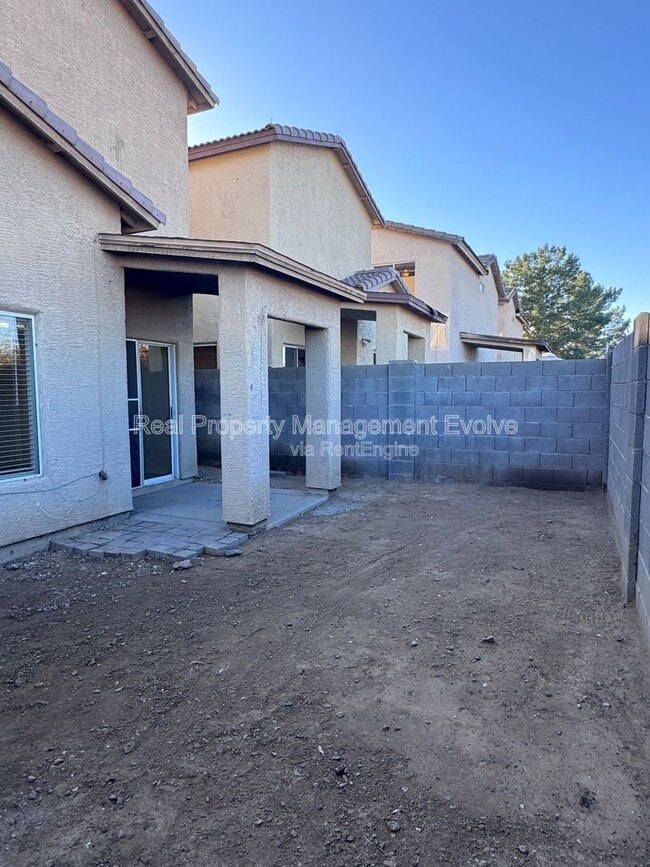 Building Photo - 3734 W Oregon Ave