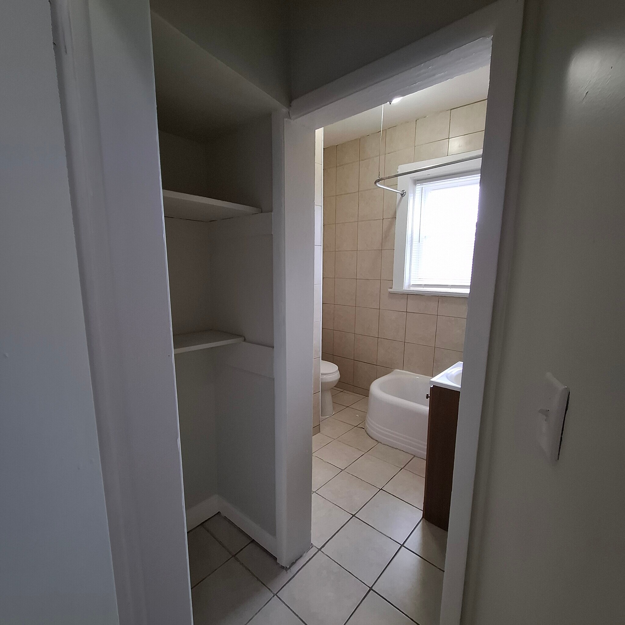 220 Roseville Ave 401 - 219 Roseville Ave
