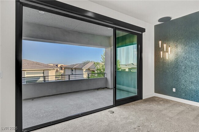 Building Photo - 68 Grey Feather Dr