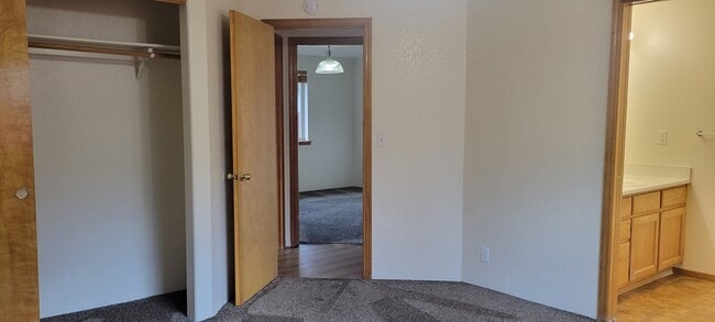 Building Photo - 2210 SW Bridge St