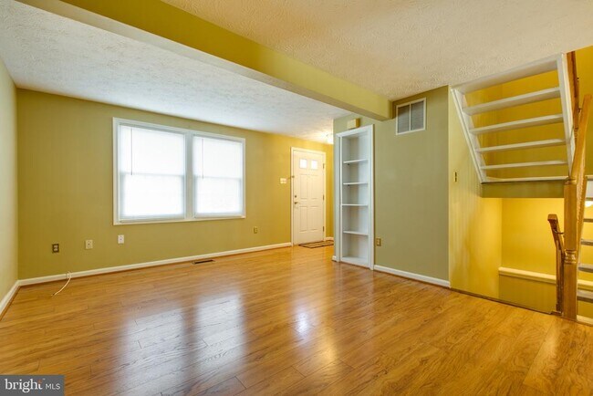 Building Photo - 7805 Edmunds Way