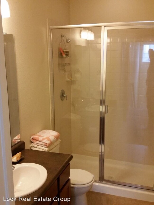 Building Photo - 3 br, 2.5 bath House - 2234 Tamarac St