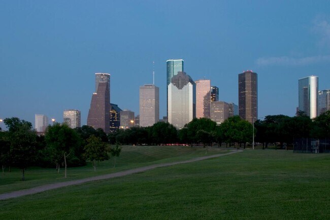 Building Photo - 1300 Augusta Dr