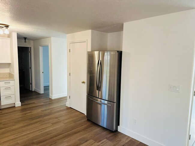 Building Photo - Charming Newly Remodeled Acreage Home