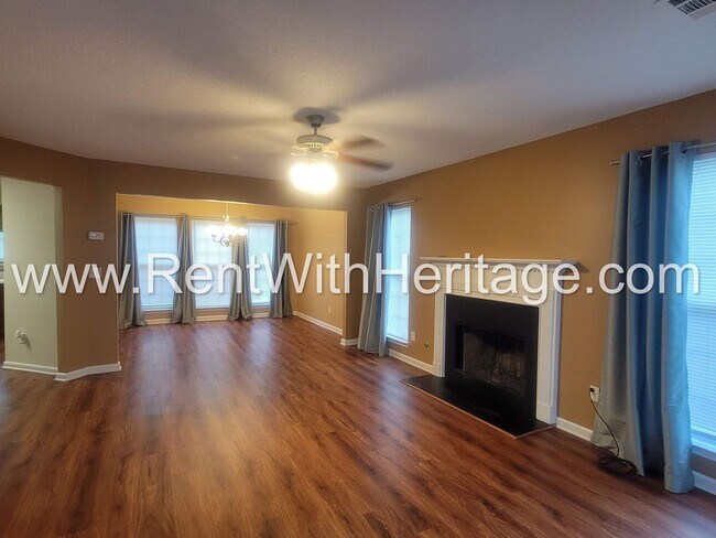 Building Photo - WOW!!! GORGEOUS HOME IN POPULAR CREEKSIDE SUBDIVSION / SWIM / TENNIS / UPGRADES GALLORE