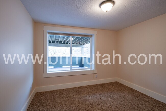 Building Photo - 105 Young Oak Rd