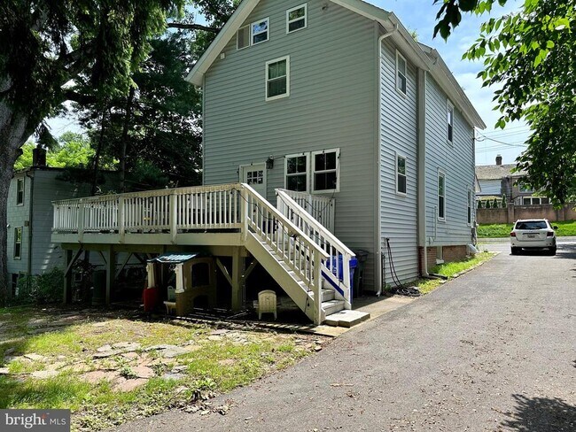 Building Photo - 4023 Jones Bridge Rd