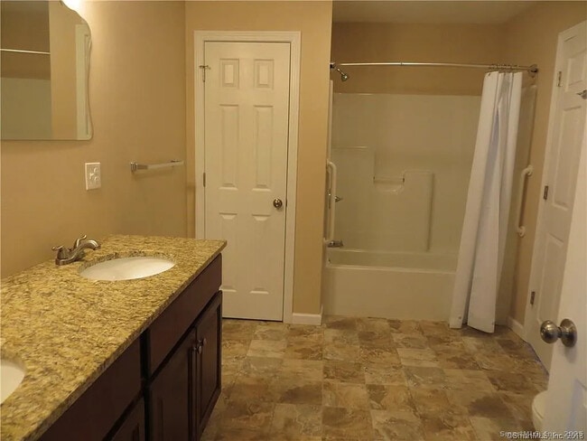 Building Photo - 4 Grove St