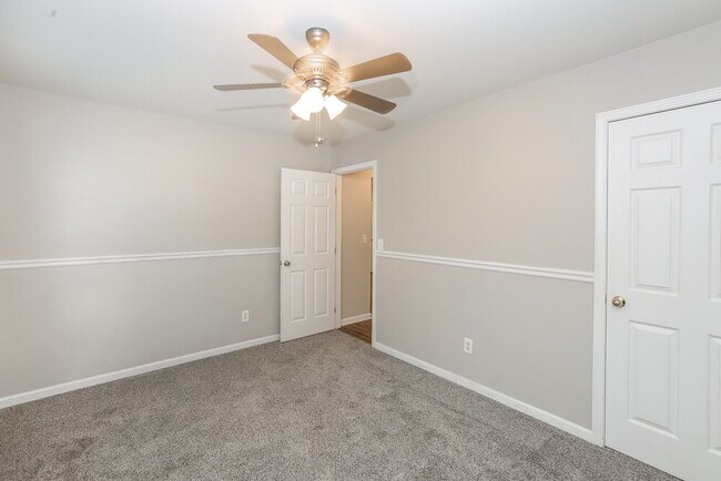 Building Photo - 5207 Hildreth Court