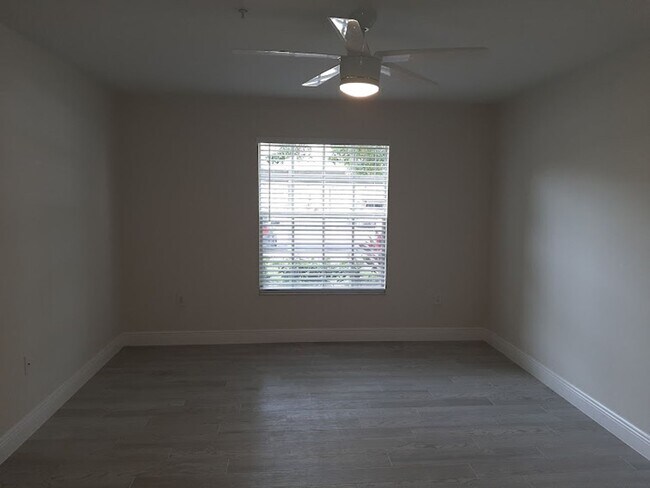 Building Photo - 1769 Four Mile Cove Pkwy