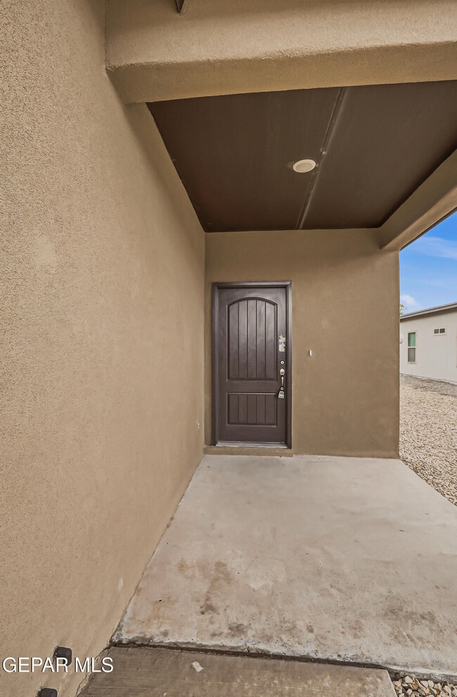 Building Photo - 11500 Summer Dr