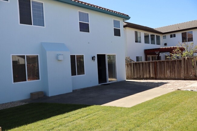 Building Photo - Spacious 5 Bedroom 3 Bath home in Harden Ranch