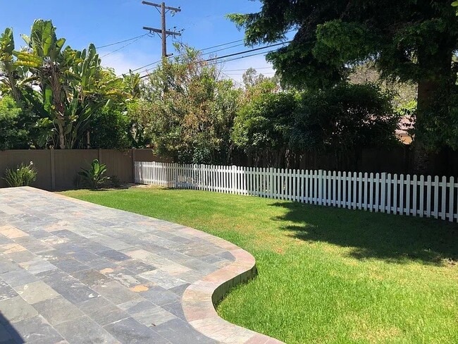 Building Photo - 3329 Palos Verdes Dr N