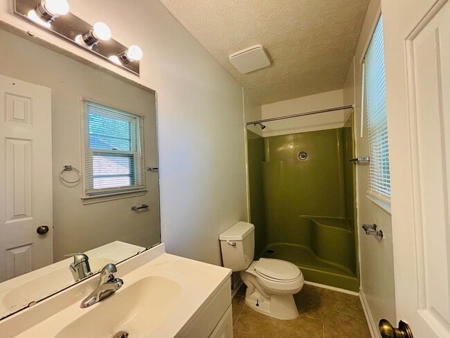 Building Photo - 306 Woodbine Dr