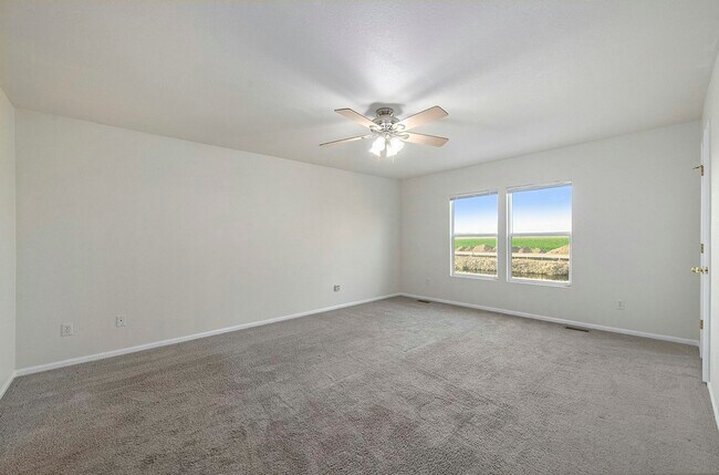 Building Photo - 3950 Celtic Ln