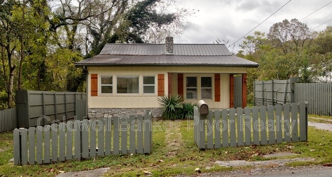 Building Photo - 65 Nason St