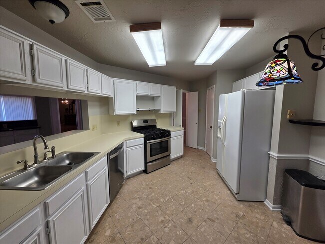 Building Photo - 12830 Careywood Dr