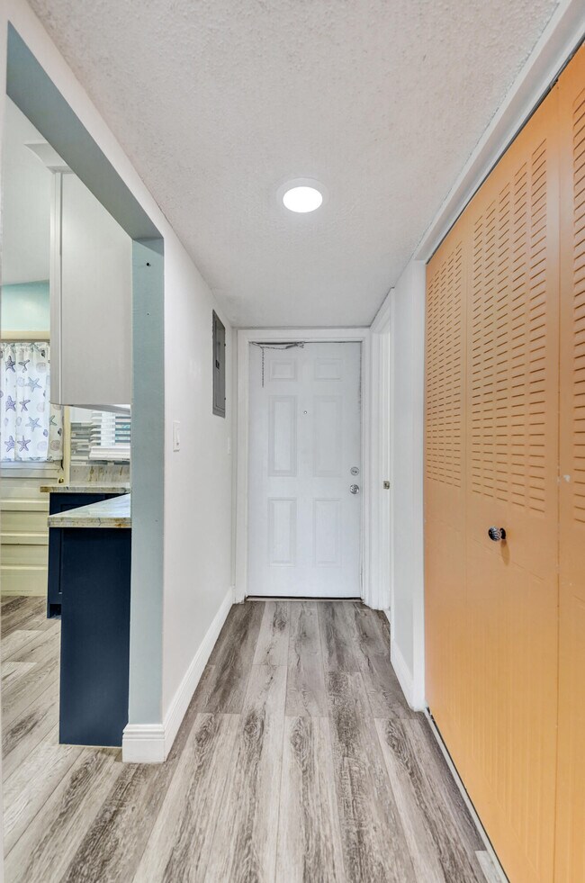 Building Photo - 2430 SW 81st Ave
