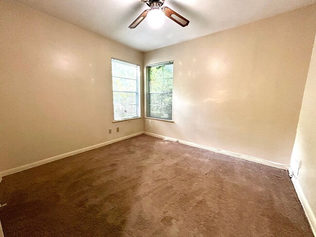 Building Photo - 607 Bellevue Pl