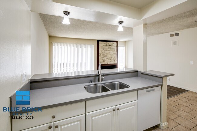 Building Photo - 451 S Harvard Blvd