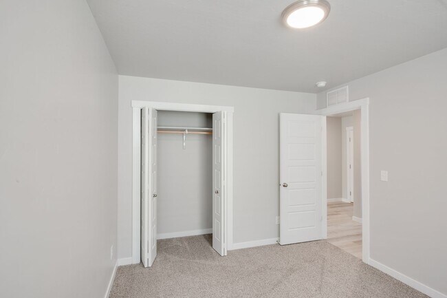 Building Photo - Open Concept Living!