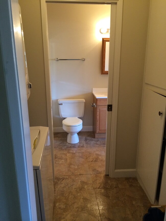 Building Photo - Town Home in South Davis!