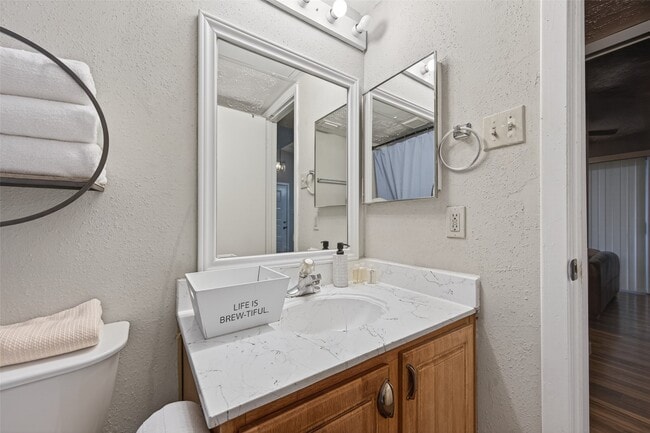 Building Photo - 10555 Turtlewood Ct