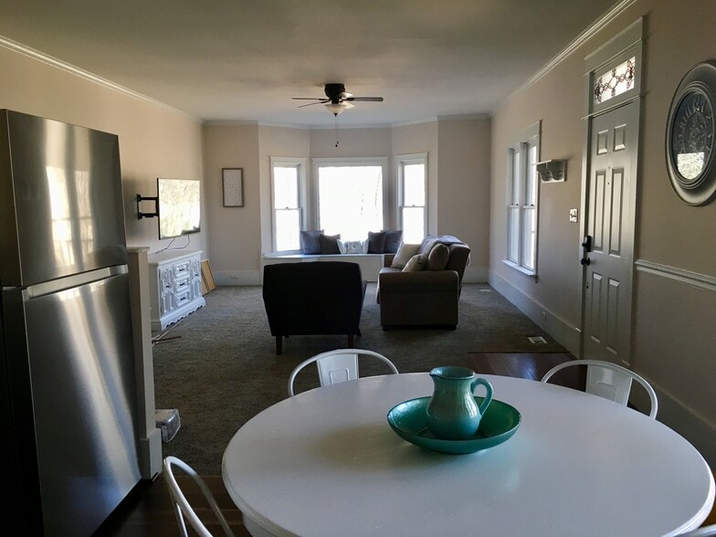 Building Photo - 125 Spring Creek Ln