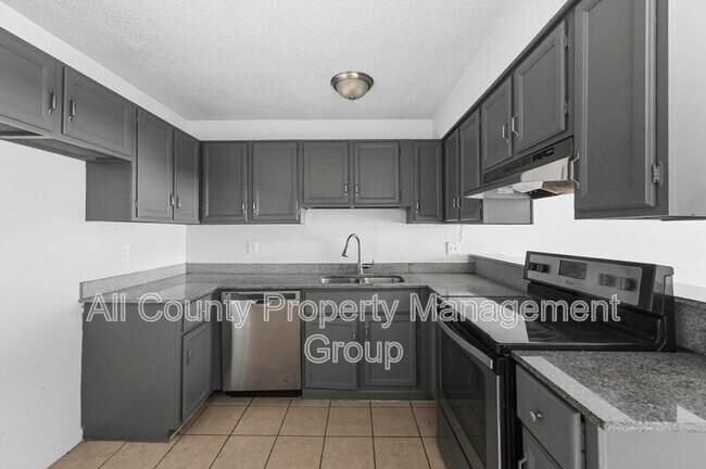 Building Photo - 4921 Miller Ave