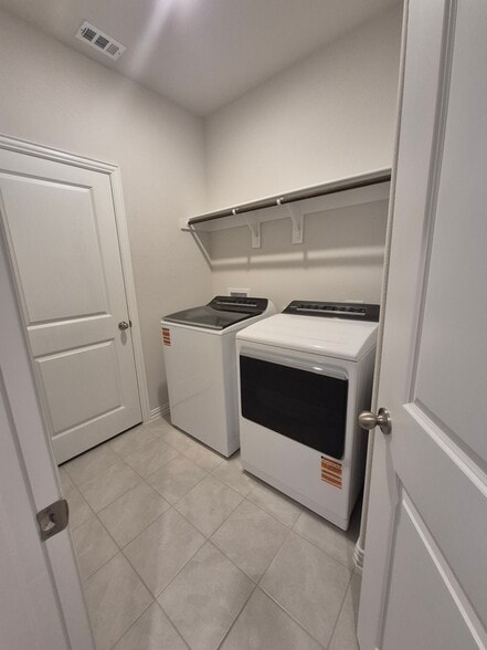 Building Photo - 3041 Hollybrook Ln