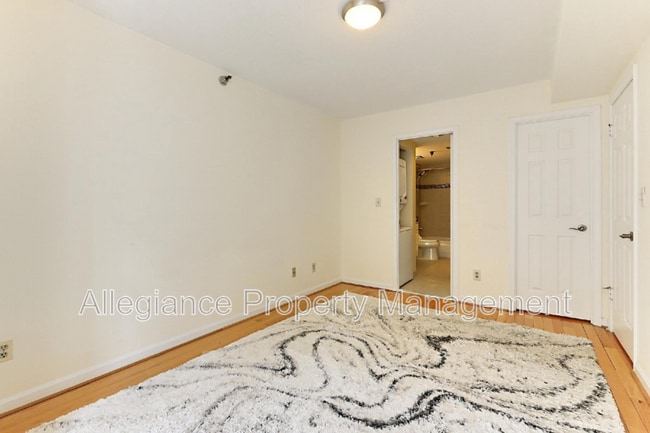 Building Photo - 2400 Clarendon Blvd