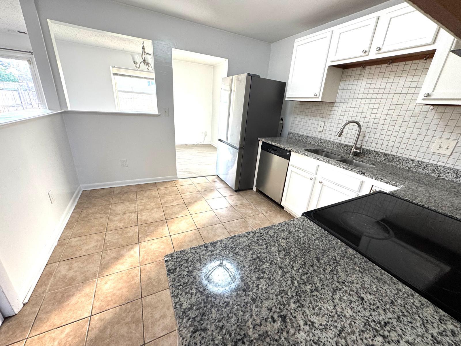 Building Photo - 725 Alder Cir