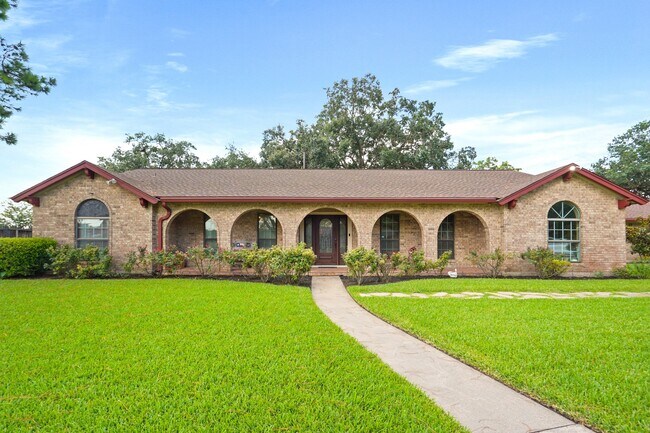 Primary Photo - 5003 Mockingbird Ln