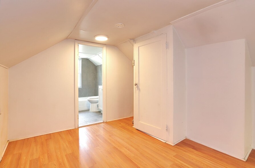 Building Photo - 166 Saint Pauls Ave