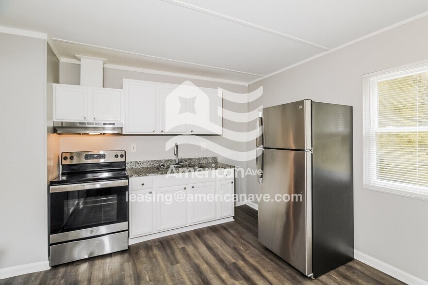 Building Photo - 2945 Eastway Dr