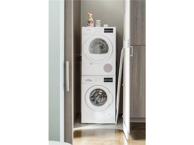 Building Photo - 728 N 3rd St