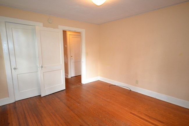 Building Photo - 547 Lockhart Rd