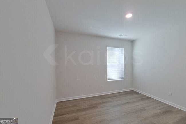 Building Photo - 112 Overstreet Way