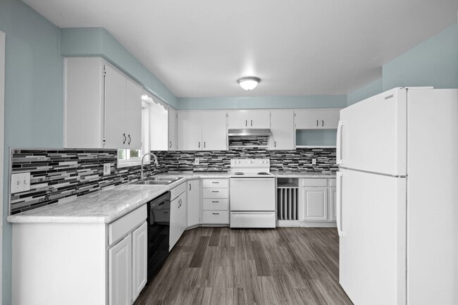 Building Photo - 4 Bedroom Northeast Spokane Home - Availab...