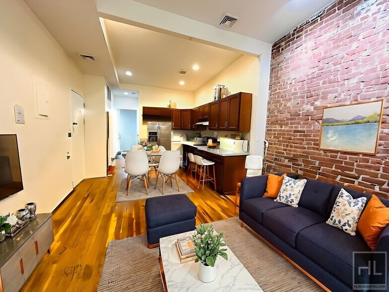 Primary Photo - Floor Through 4 Bed/1.5 Bath Penthouse in ...