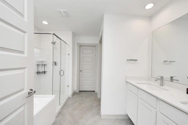Building Photo - 7007 Fleetwood Crescent Wy
