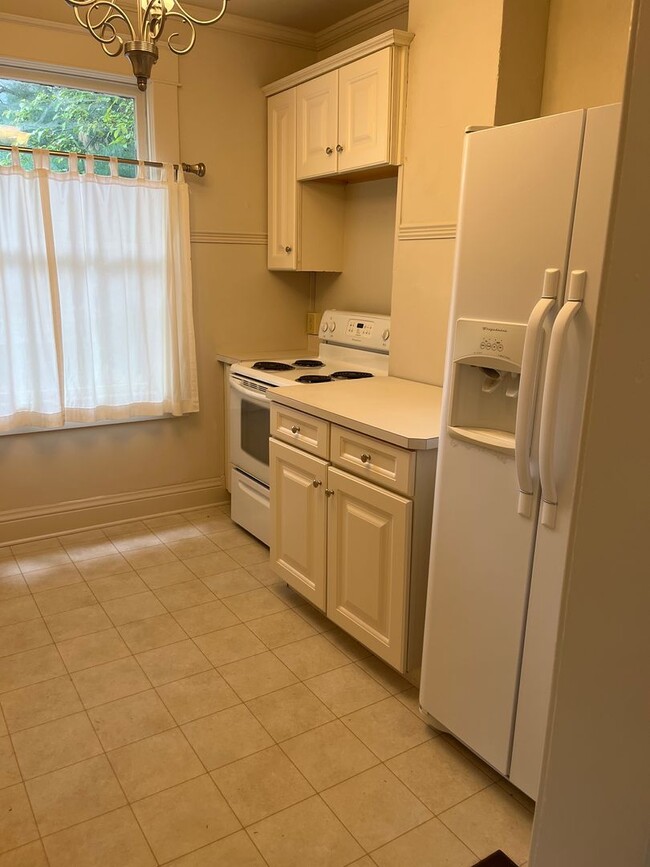 Building Photo - Wallace Ave Duplex