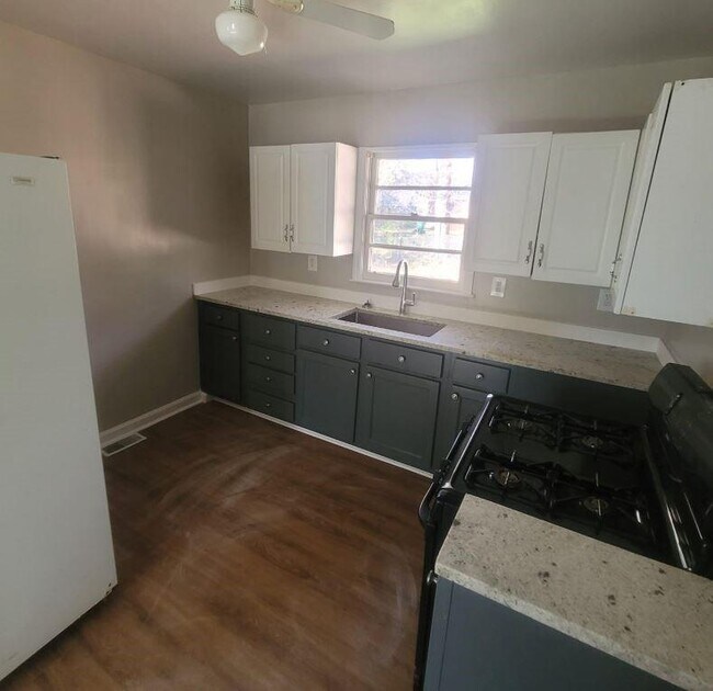 Building Photo - 3728 Loren Dr