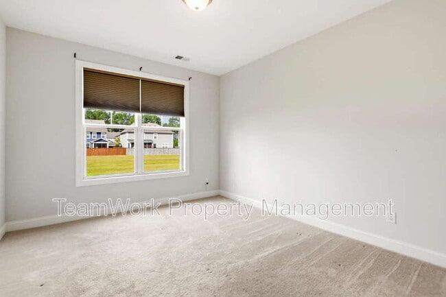 Building Photo - 233 Seaworthy St