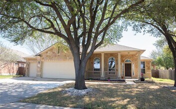 Building Photo - 2121 Settlers Park Loop
